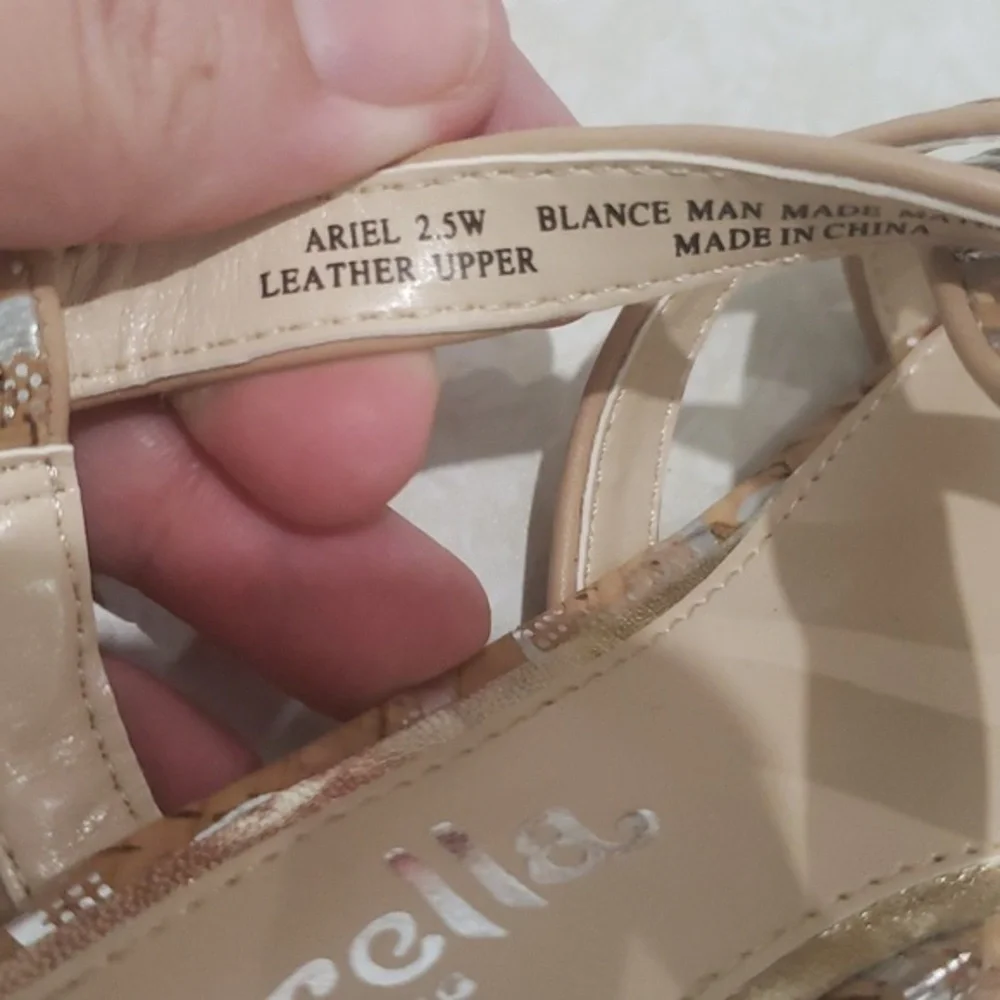 Cinderella of boston  size 2.5 W‎